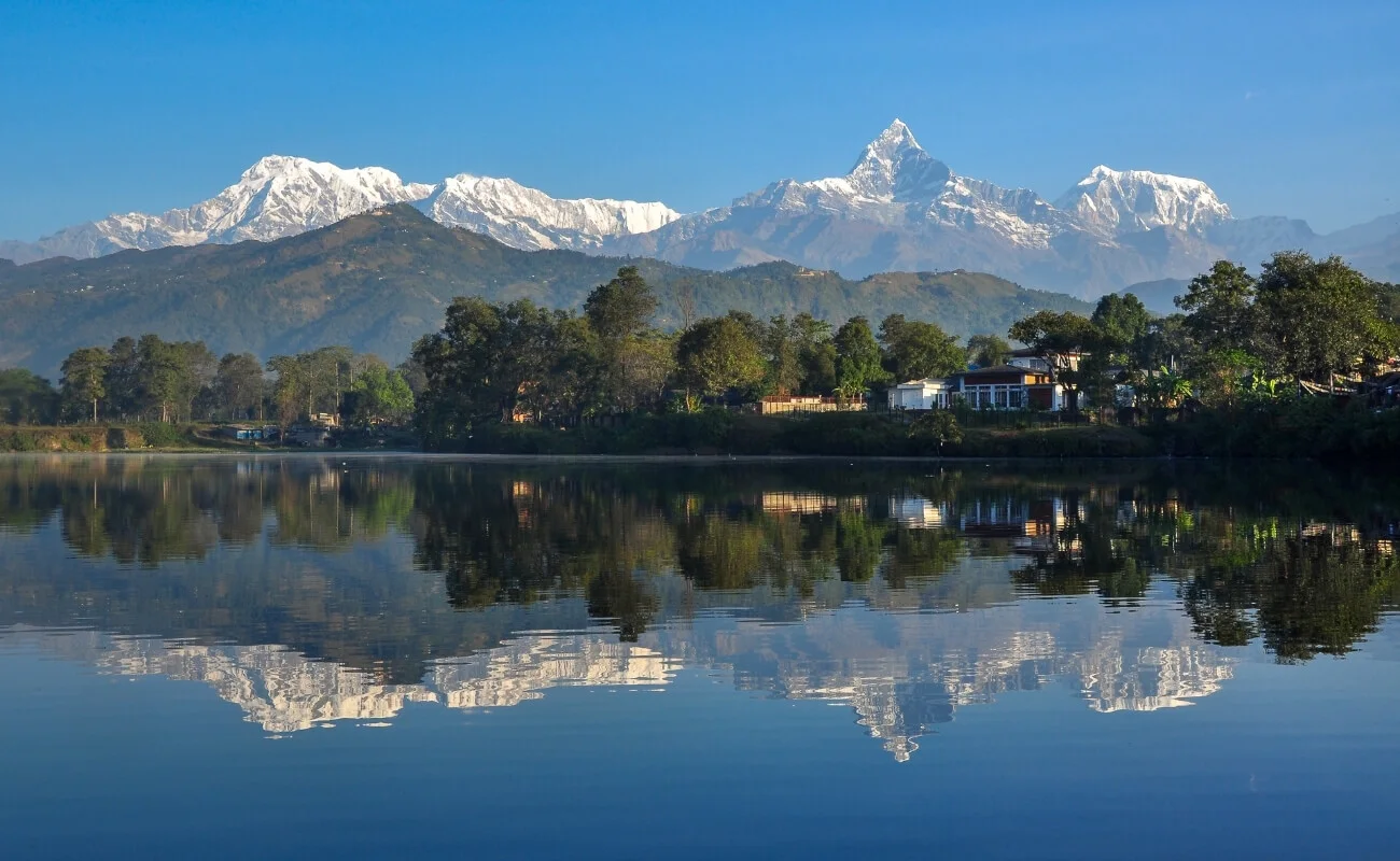 fewa-lake-fish-tail-mountain